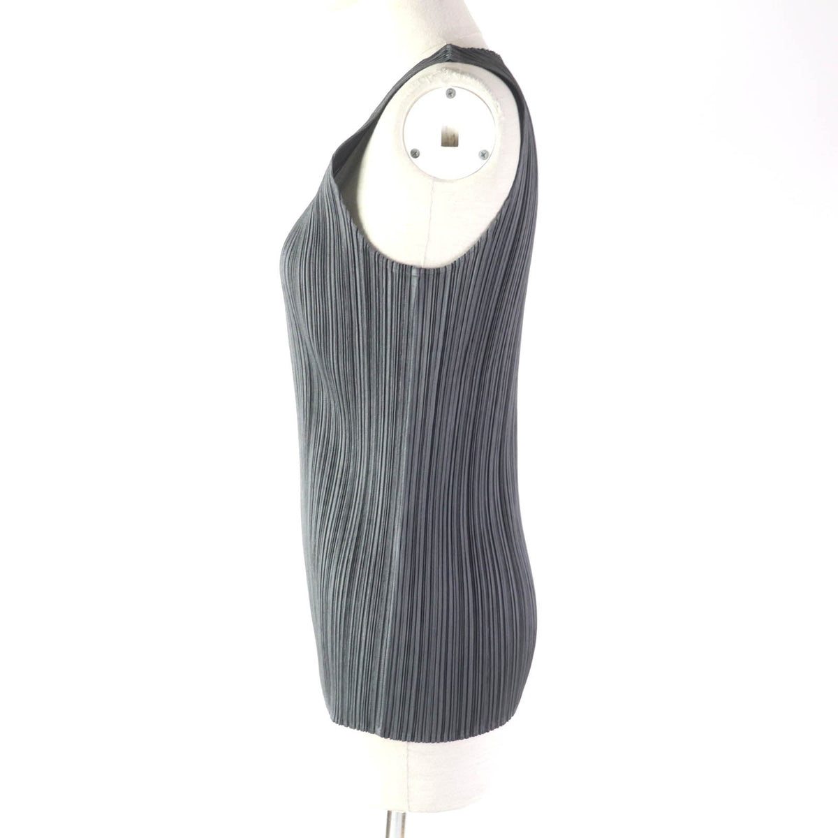 PLEATS PLEASE Uネック ノースリーブ トップ グレー
