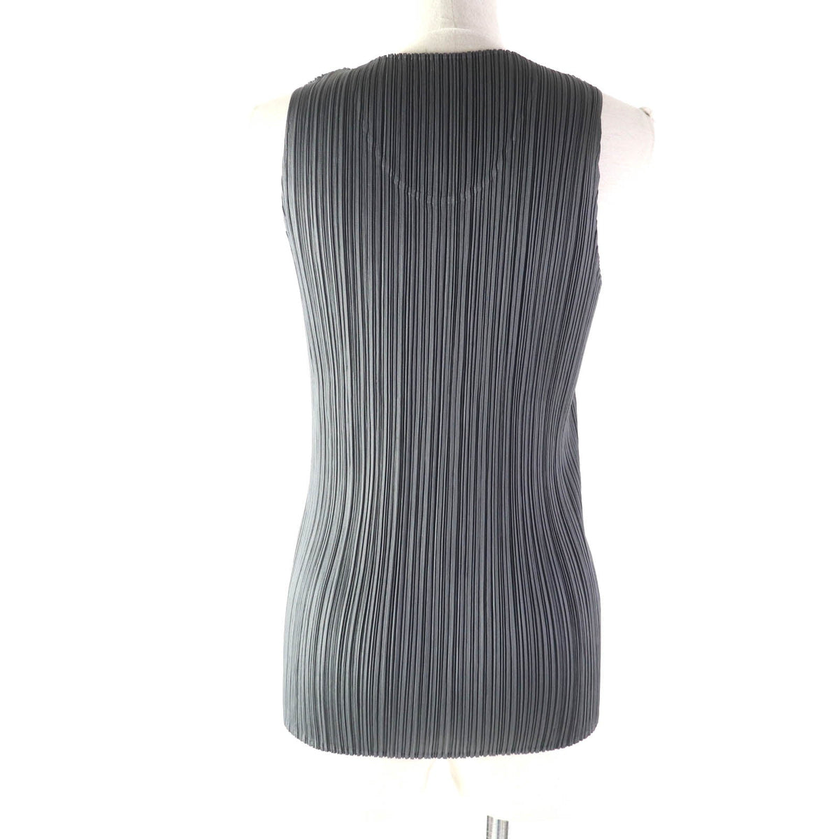 PLEATS PLEASE Uネック ノースリーブ トップ グレー