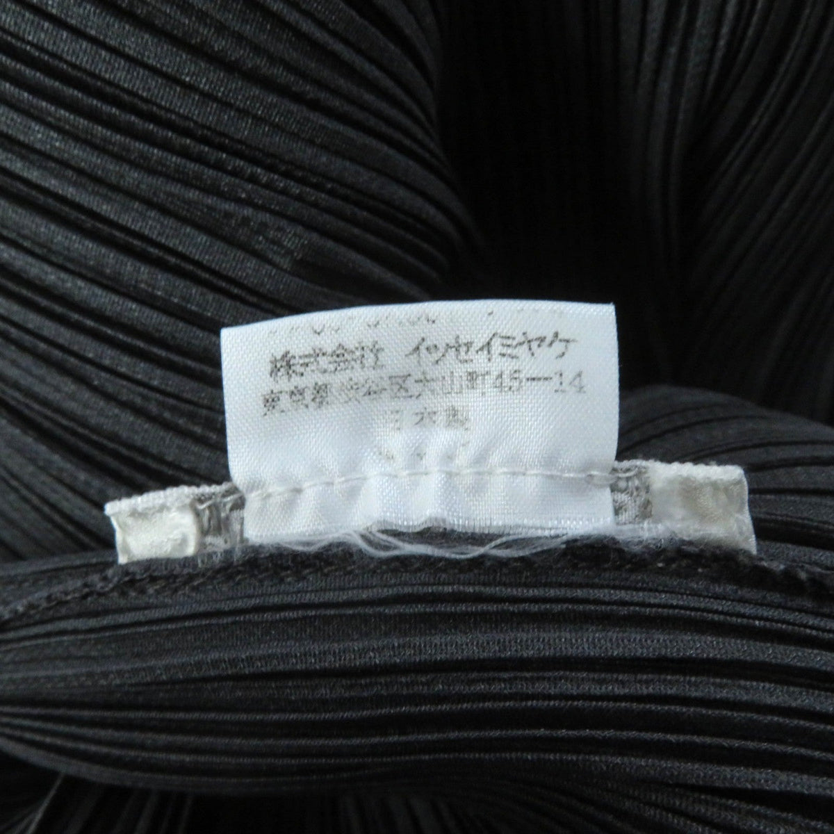 PLEATS PLEASE Uネック ノースリーブ トップ グレー