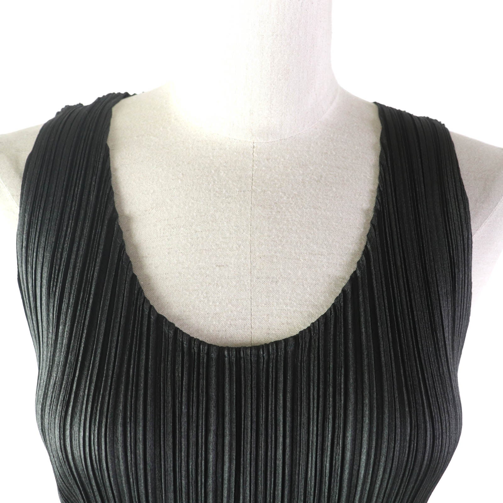PLEATS PLEASE Uネック ノースリーブ トップス ダークグレー