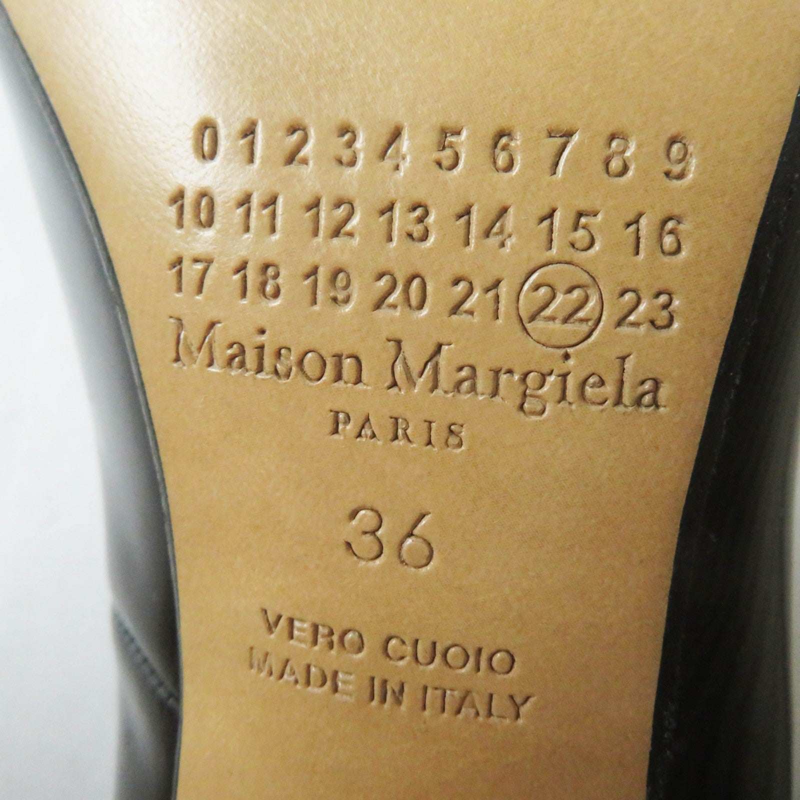 メゾン マルジェラ パテント レザー アーモンド トゥ パンプス