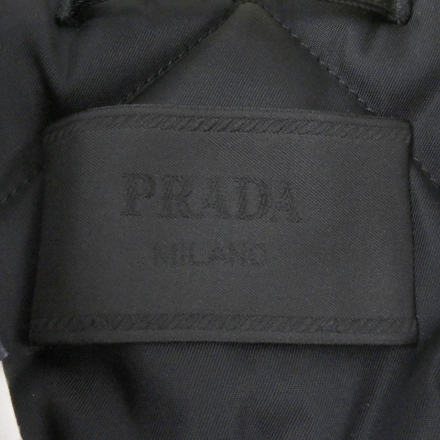 プラダ Re-Nylon トライアングル ロゴ パッド コート