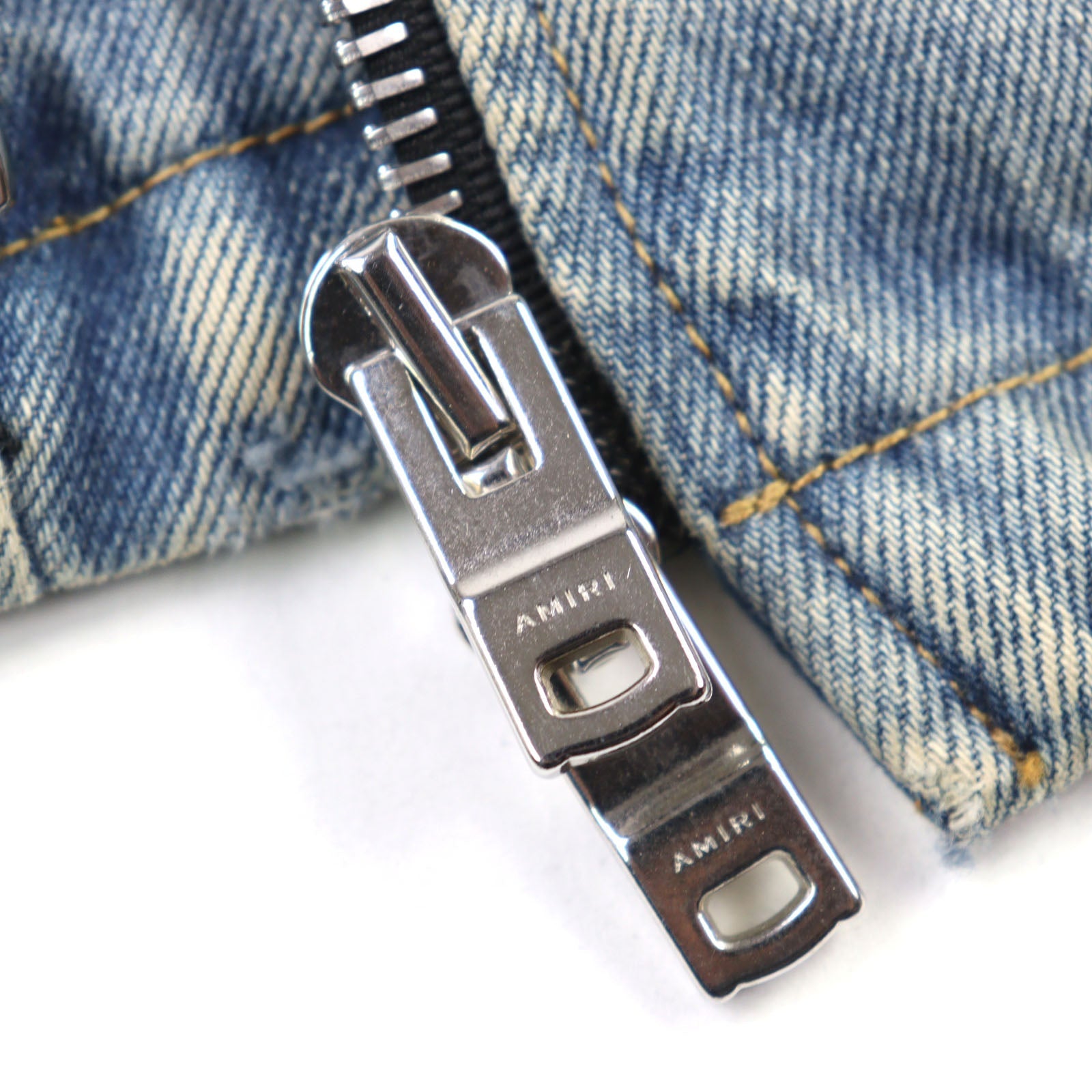 AMIRI ダメージ デニム メタル ロゴ デニム ジャケット