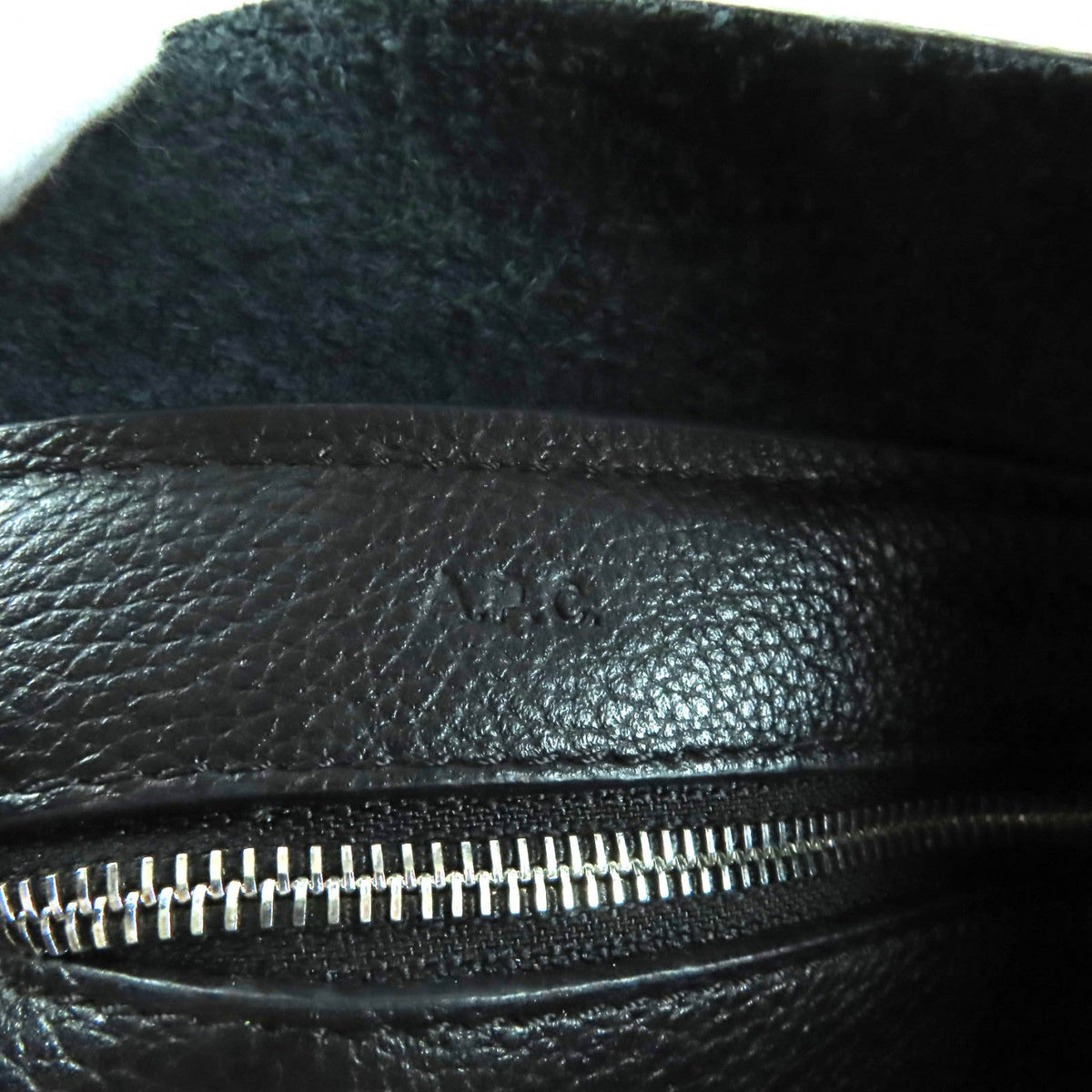 A.P.C. レザーショルダーバッグ