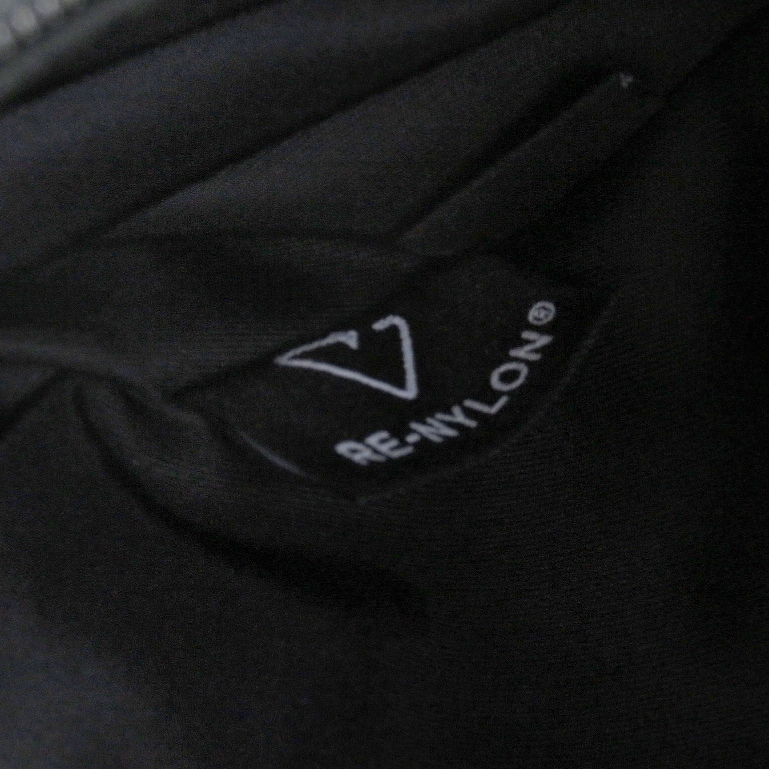 プラダ Re-Nylon ショルダーバッグ