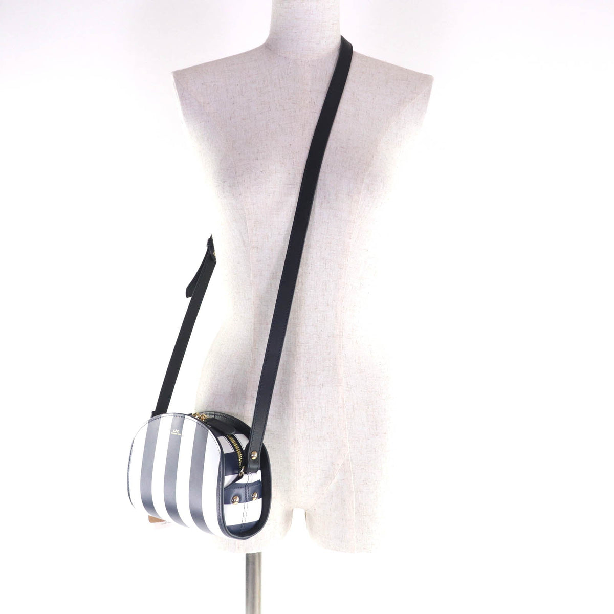 アーペーセー sac demi-lune レザー ショルダーバッグ