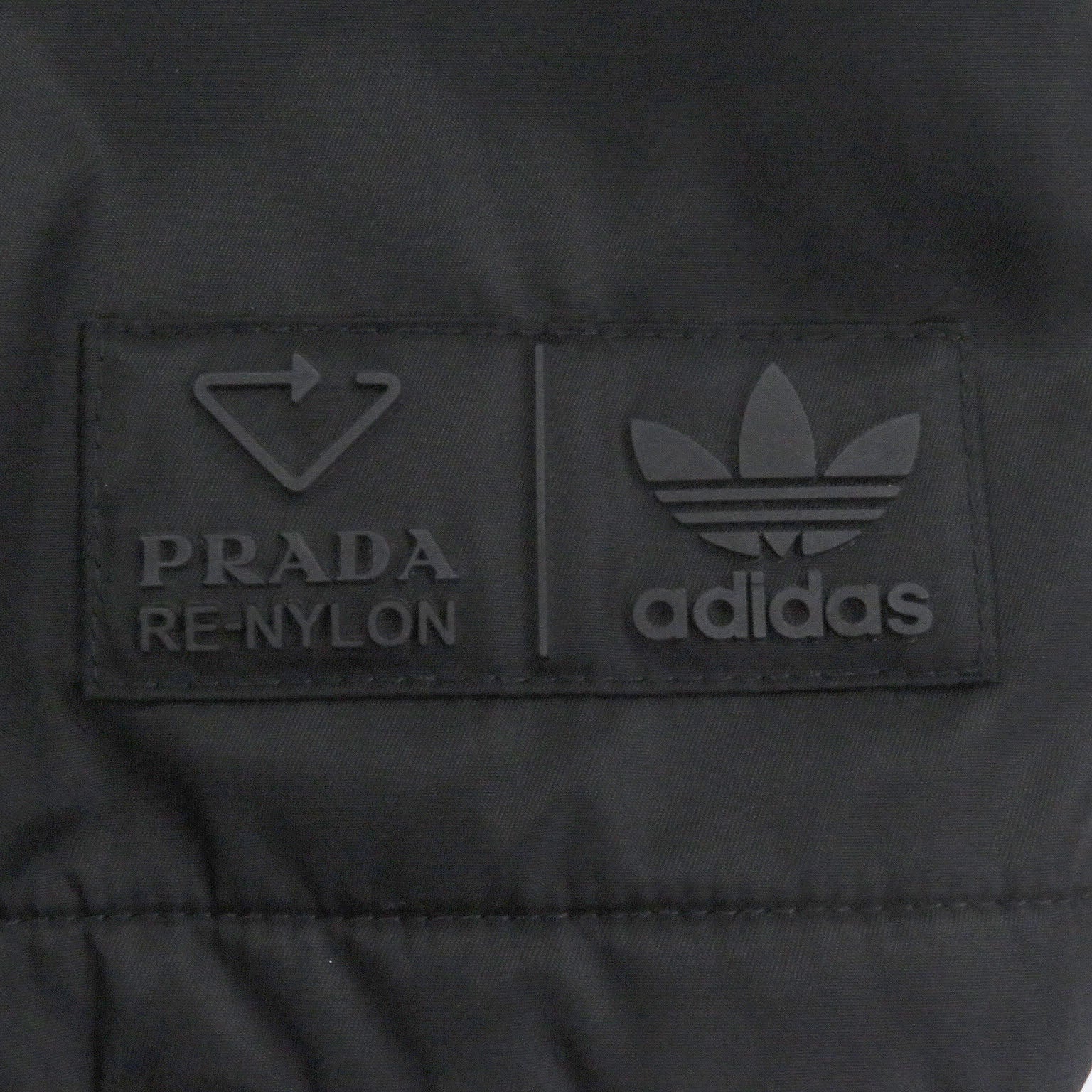プラダ アディダス Re-Nylon ベンチコート