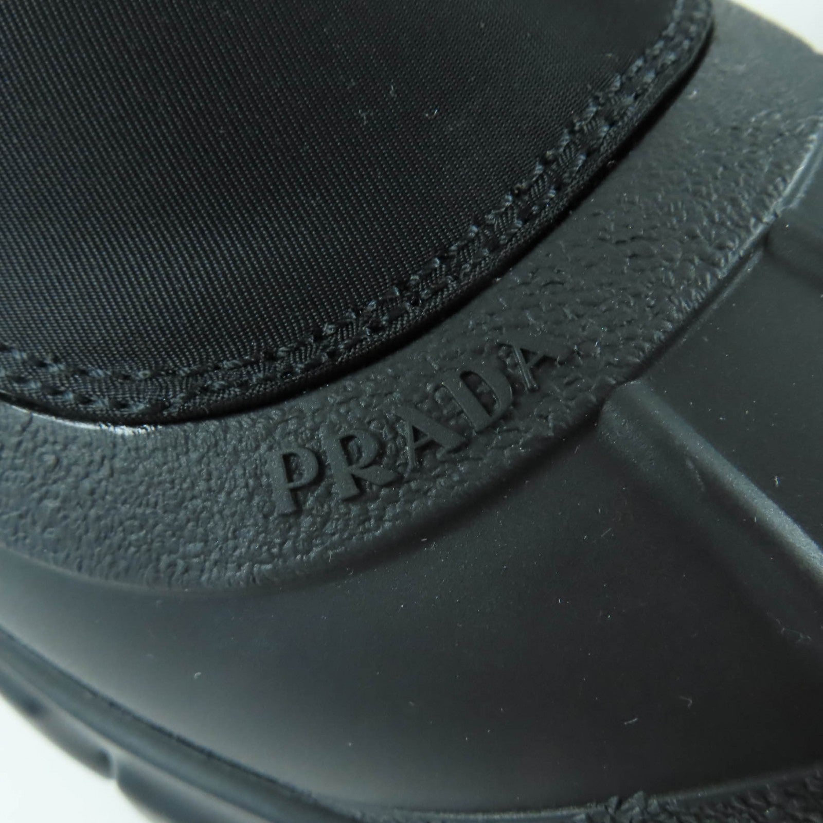 プラダ モノリス Re-Nylon トライアングルロゴ ガブリーヌブーツ