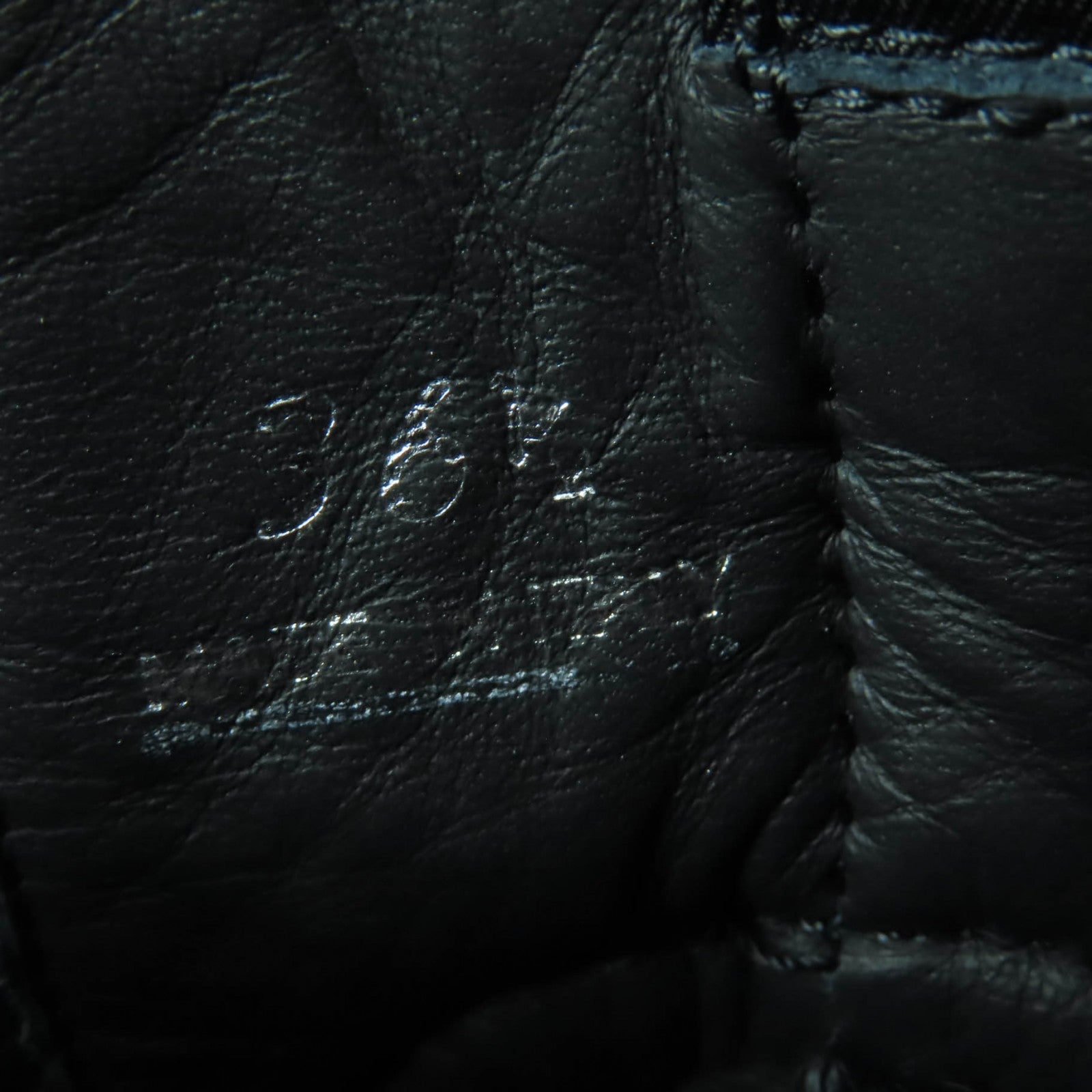 プラダ モノリス Re-Nylon トライアングルロゴ ガブリーヌブーツ