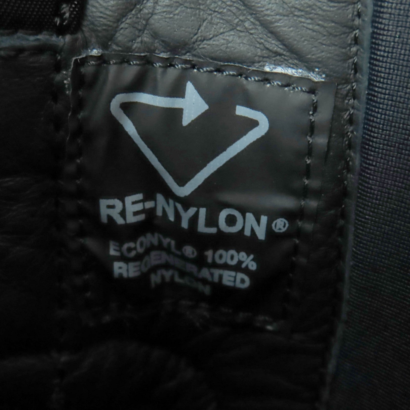 プラダ モノリス Re-Nylon トライアングルロゴ ガブリーヌブーツ