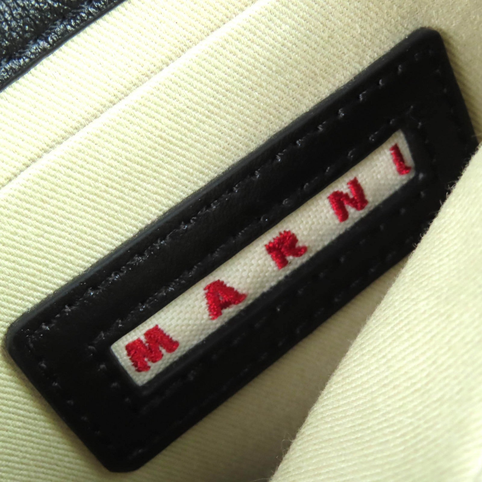 マルニ TRUNK SOFT EW レザーショルダーバッグ