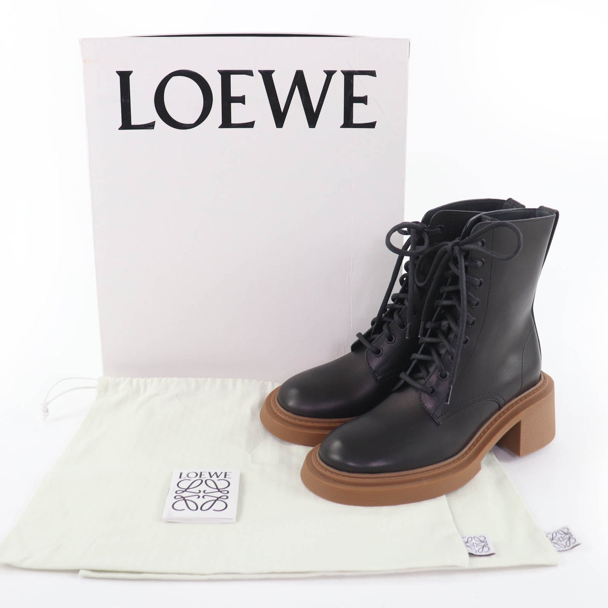 ロエベ ロゴエングレーブド レザーショートブーツ