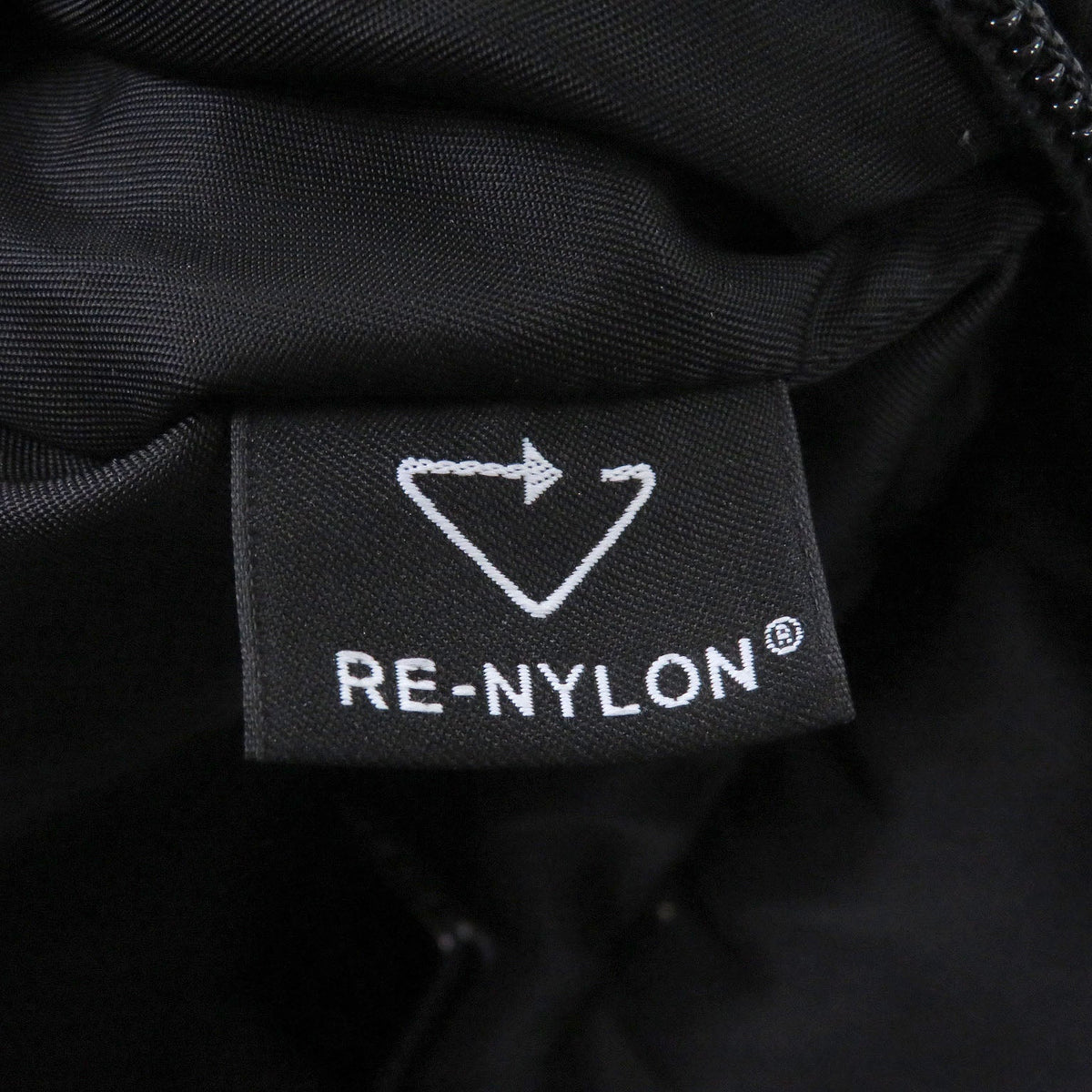 プラダ Re-Nylon ショルダーバッグ