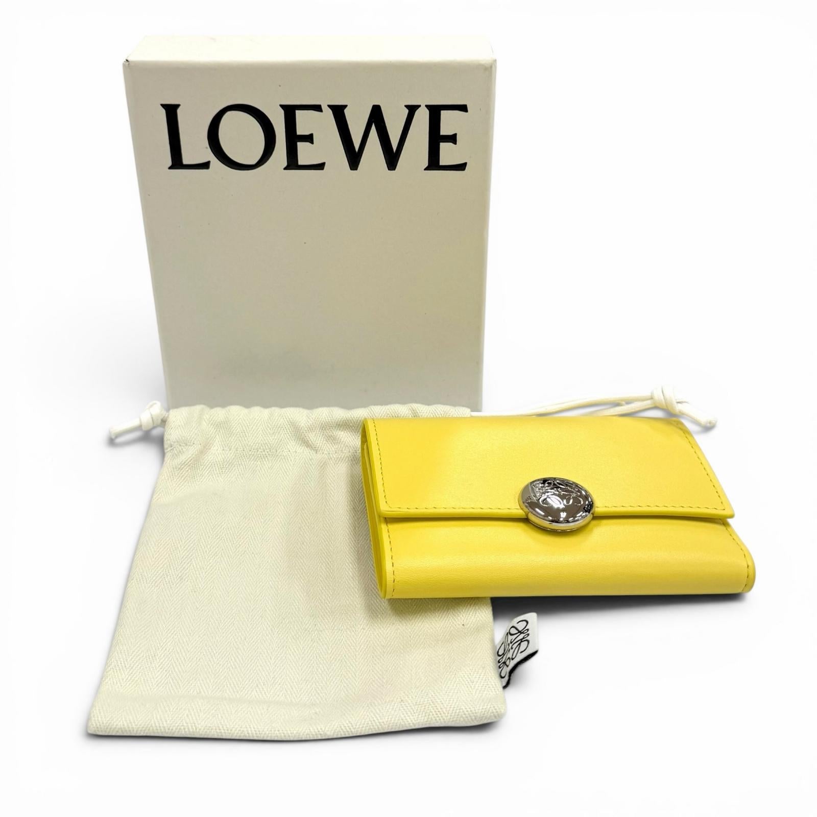 ロエベ ペブル シャイニーナパカーフ 三つ折り財布