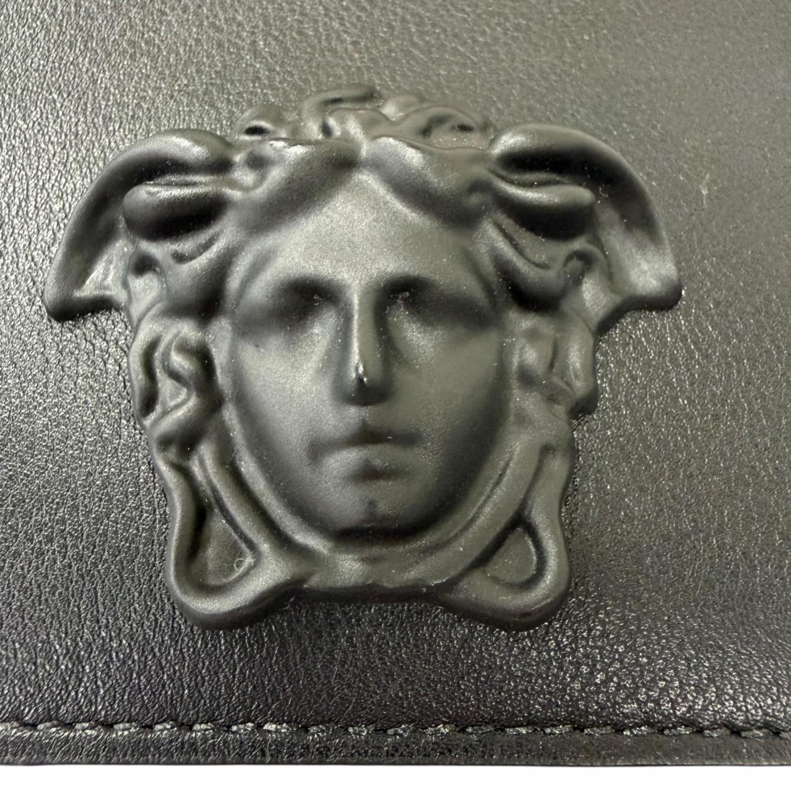 ヴェルサーチェ レザーショルダーバッグネックウォレット