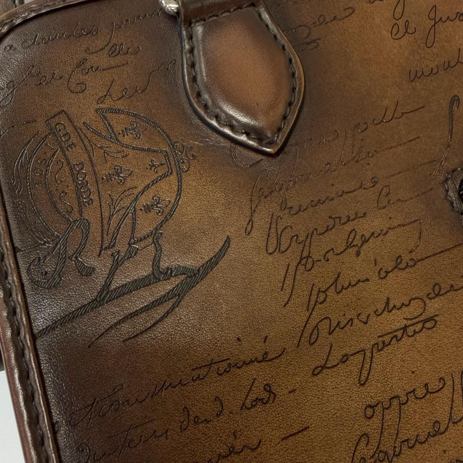 ベルルッティ Un Jour Gulliver Calligraphy レザーショルダーバッグ