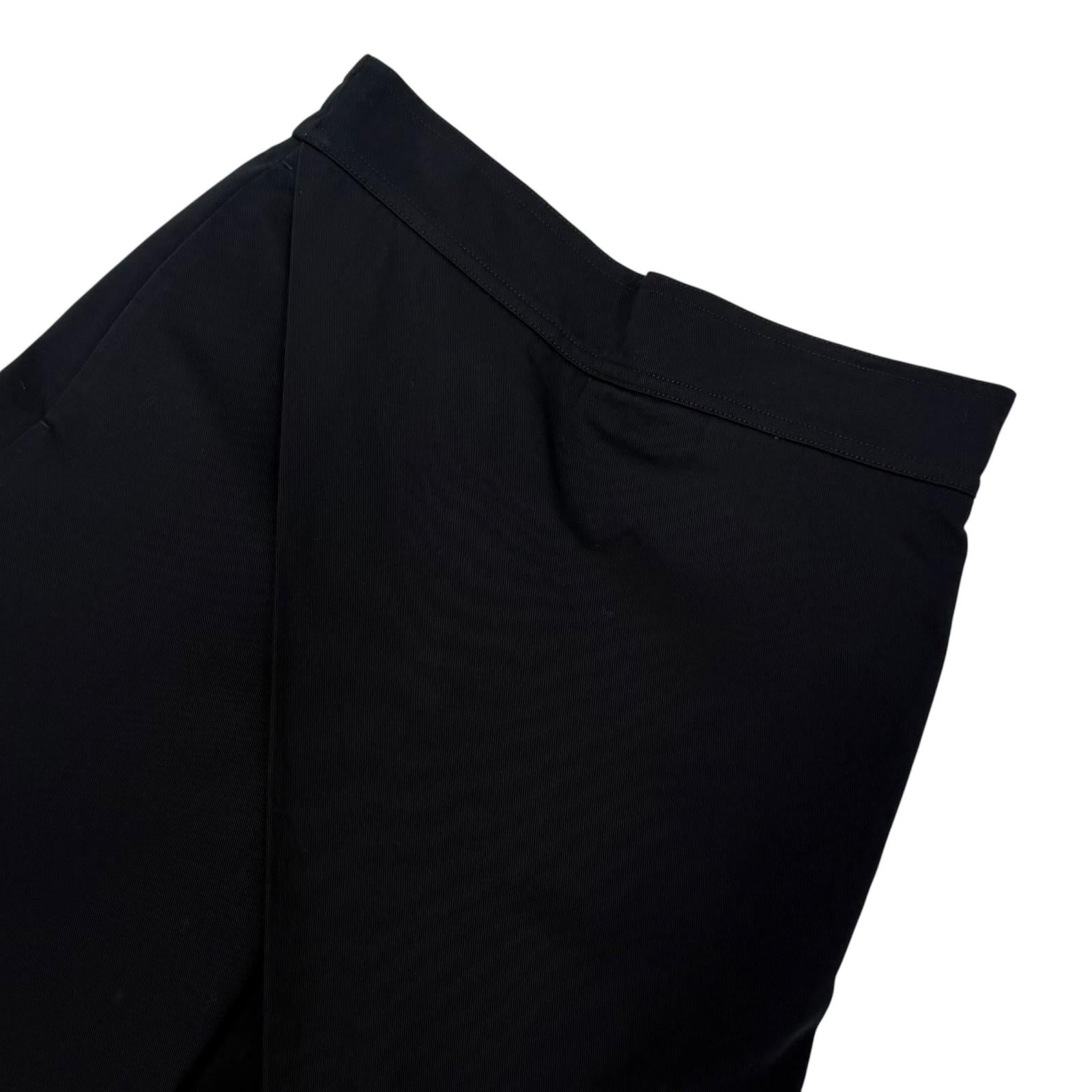 ロエベ アナグラム レザーパッチ クロップドパンツ