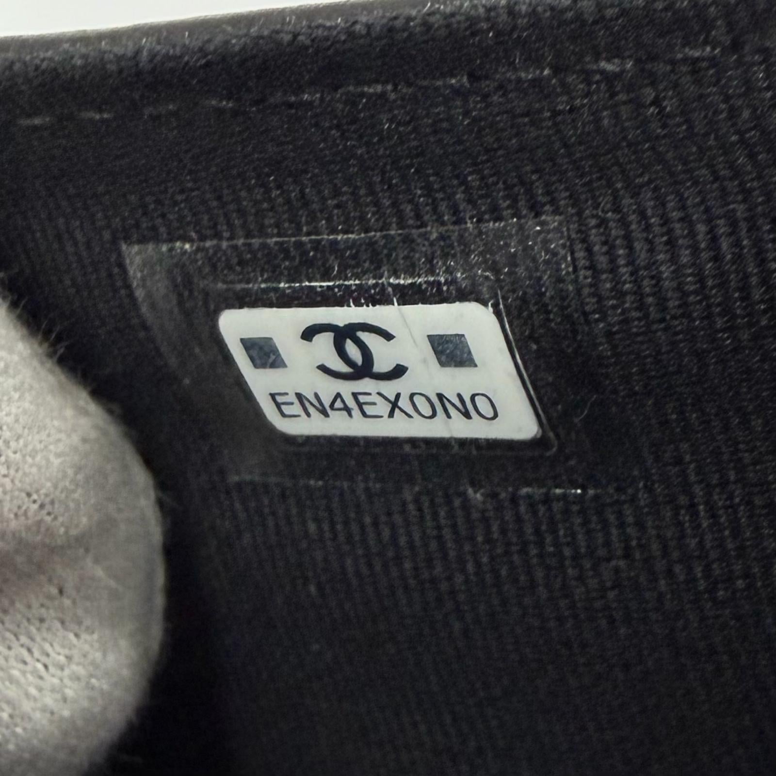 シャネル キャビアスキン二つ折り財布