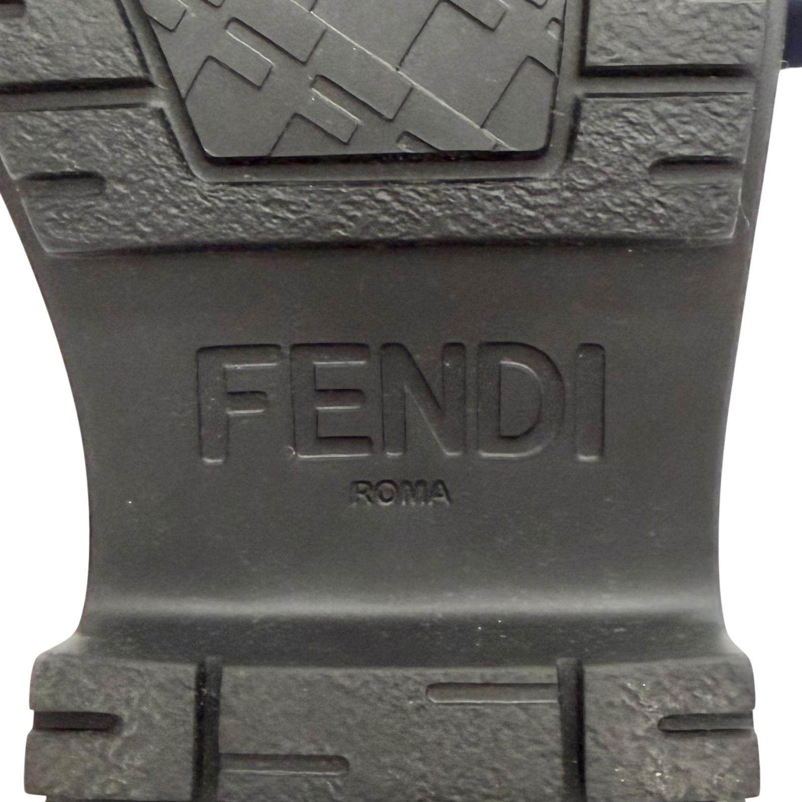 フェンディ ズッカFFロゴレザーブーツ