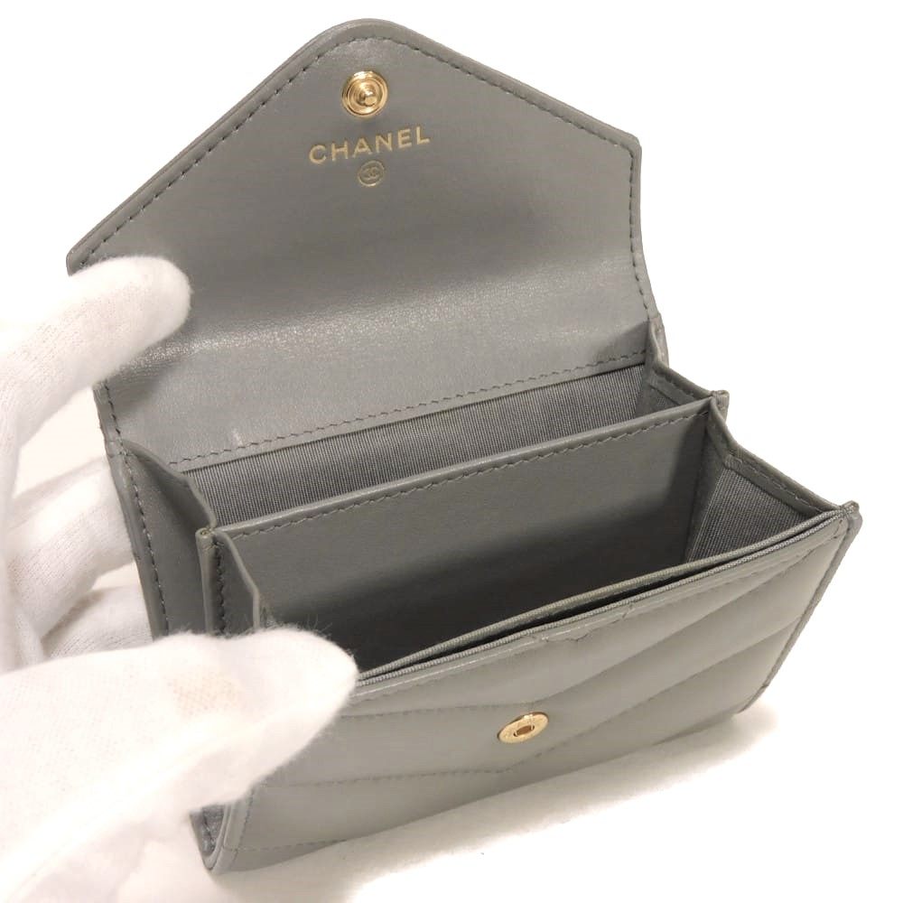 シャネル シェブロン ナッパレザー 二つ折り財布