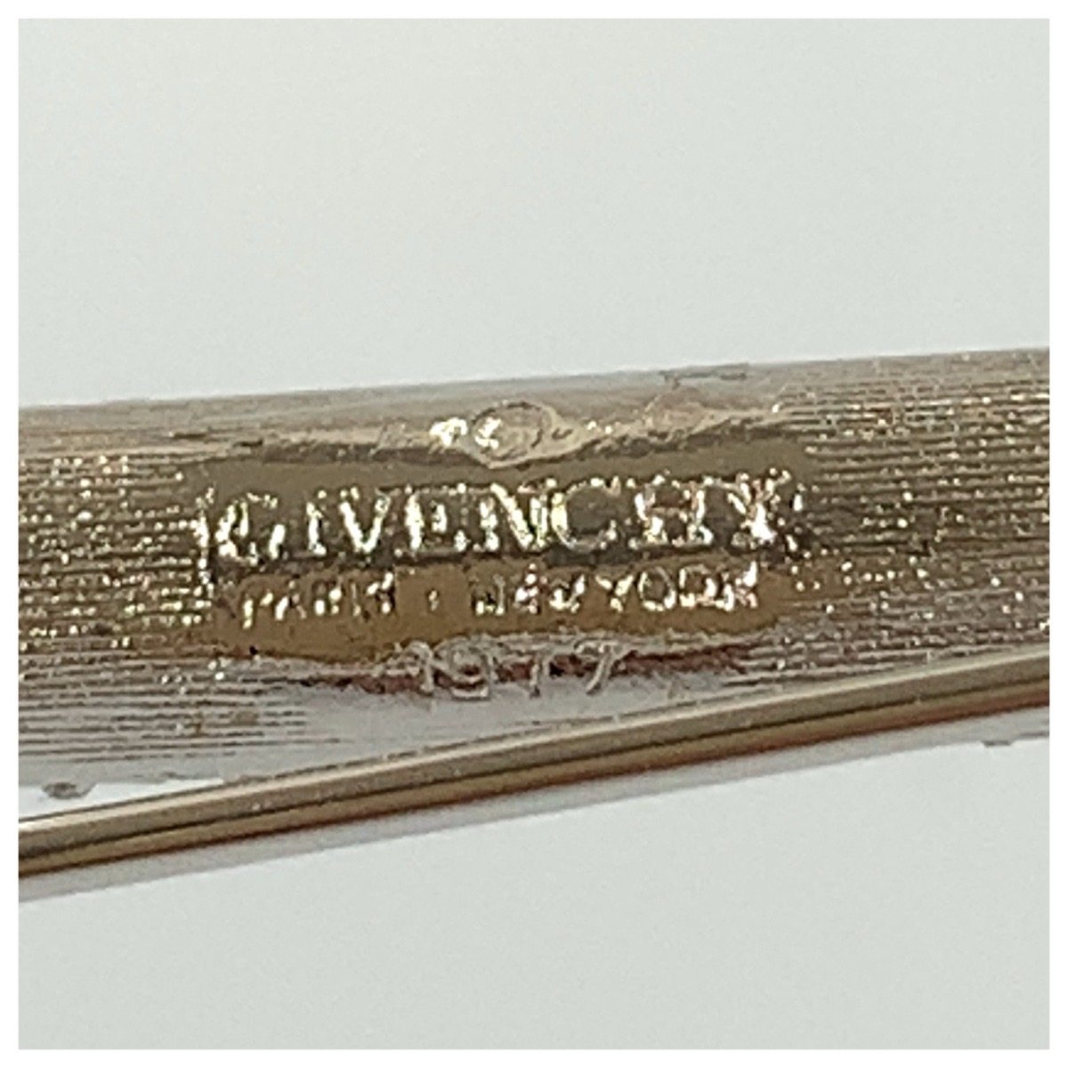 ジバンシィ キーモチーフ ラインストーン ブローチ