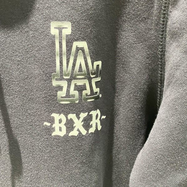 ニューエラ Bone Raised パーカー