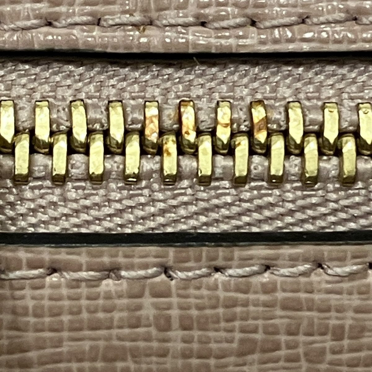 フルラ レザー二つ折り財布