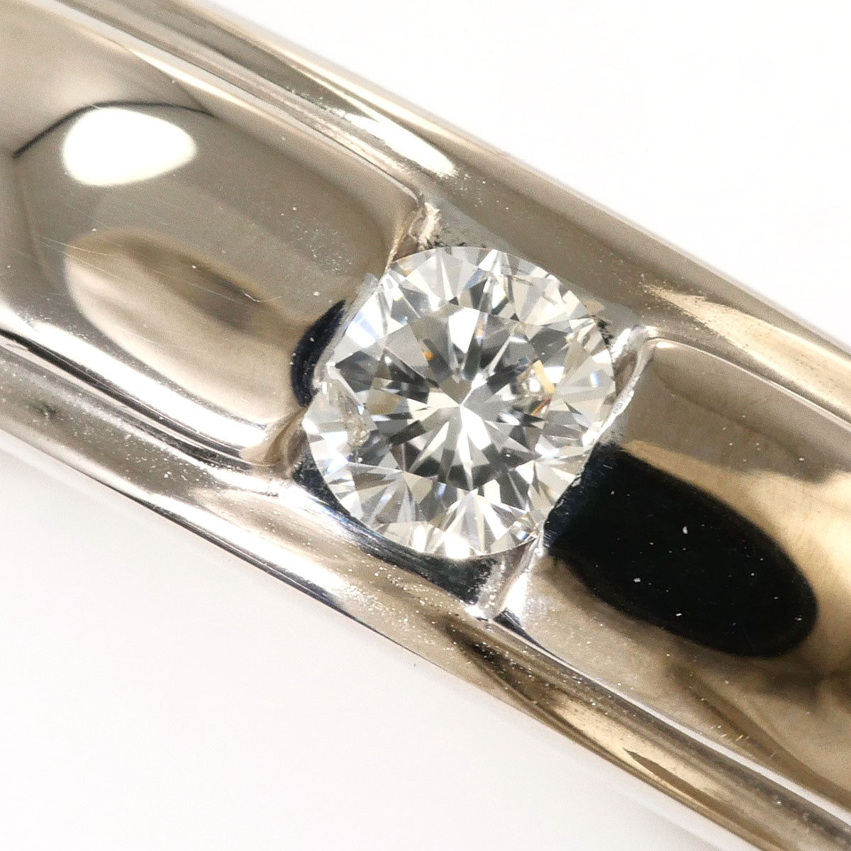 9K White Gold Diamond Ring
