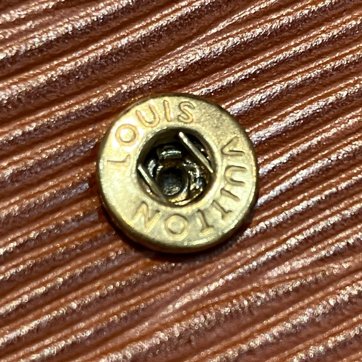 ルイヴィトン ポシェット・ポルト モネ カルト クレディ エピ 長財布