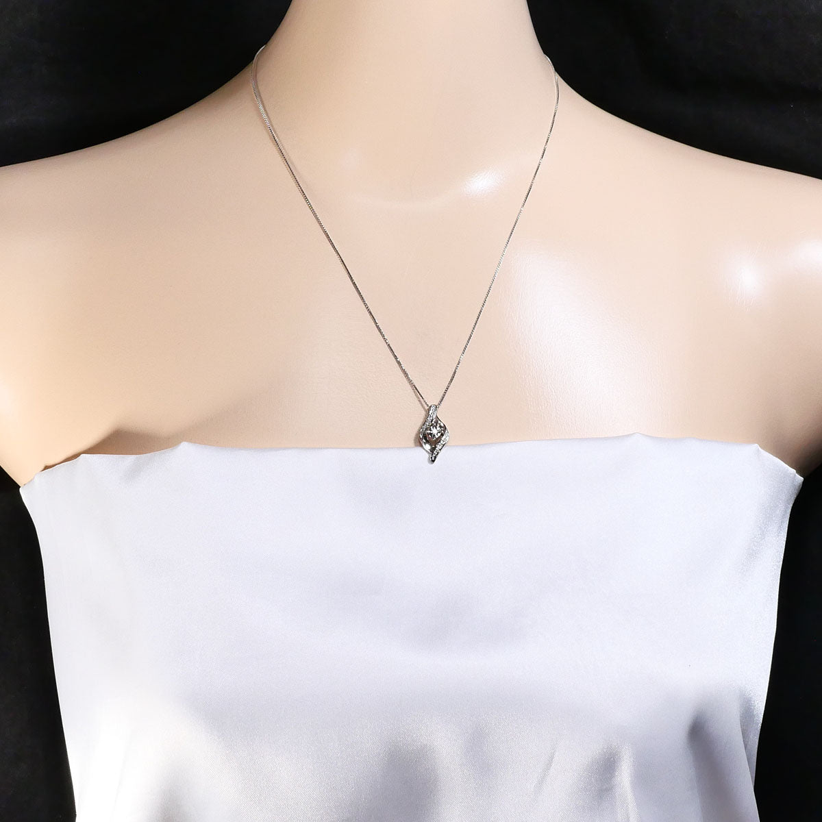 K10ホワイトゴールド ダイヤモンド ネックレス
