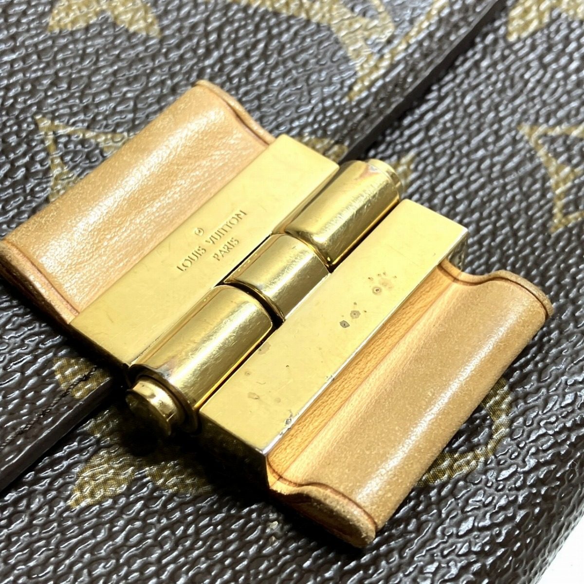 ルイヴィトン モノグラム 二つ折り財布