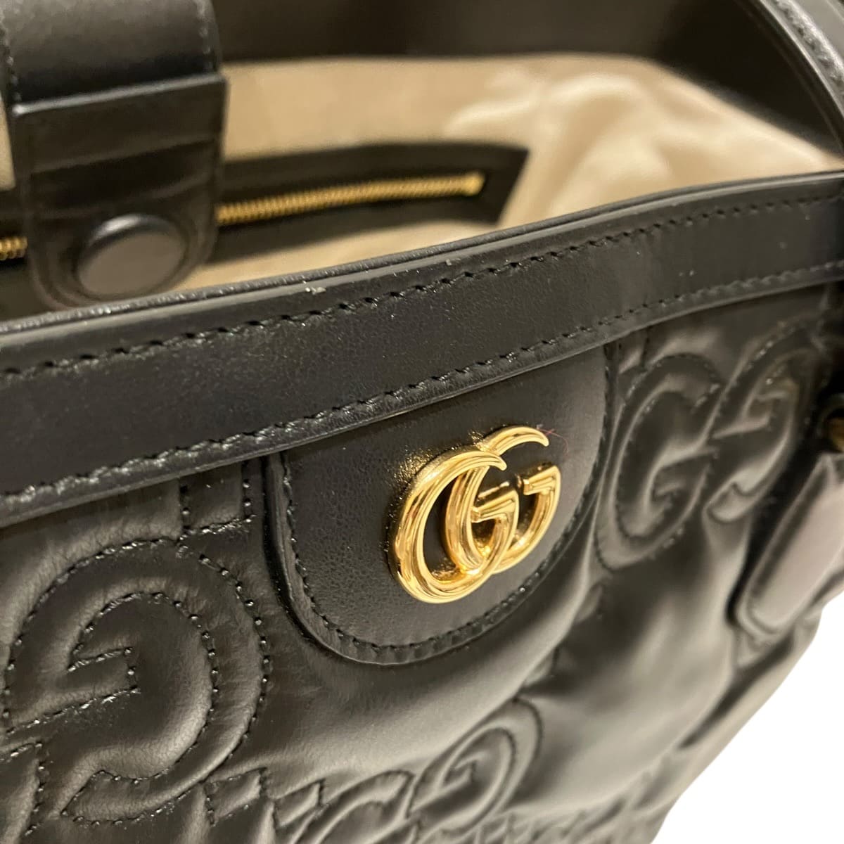 グッチ GGマトラッセ レザートートバッグ