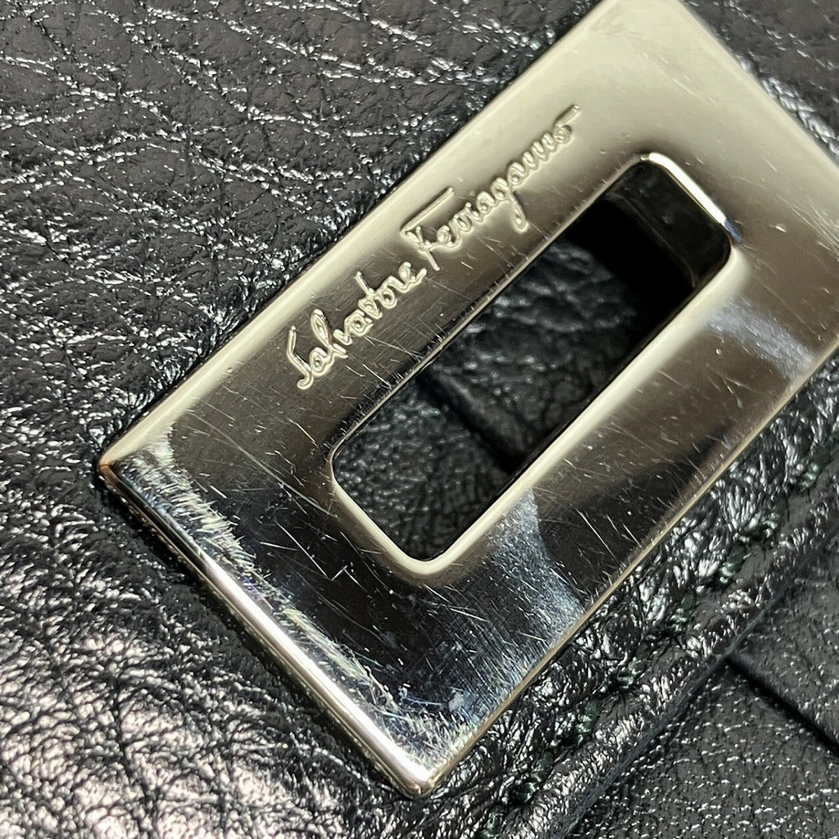 サルヴァトーレ フェラガモ レザー長財布