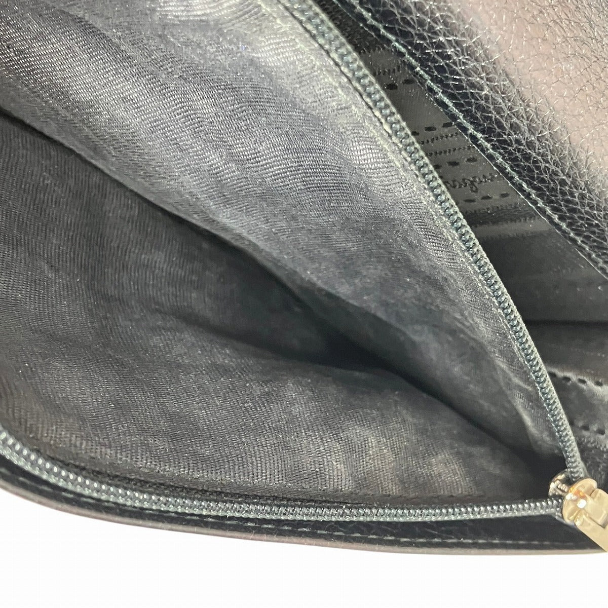 サルヴァトーレ フェラガモ レザー長財布