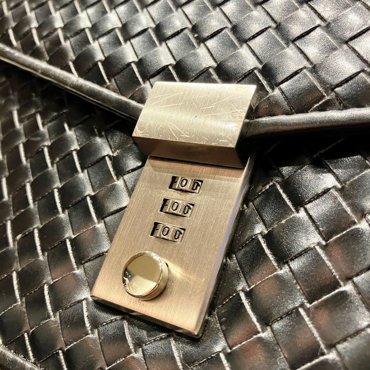 モンテスピガ レザーセカンドバッグ