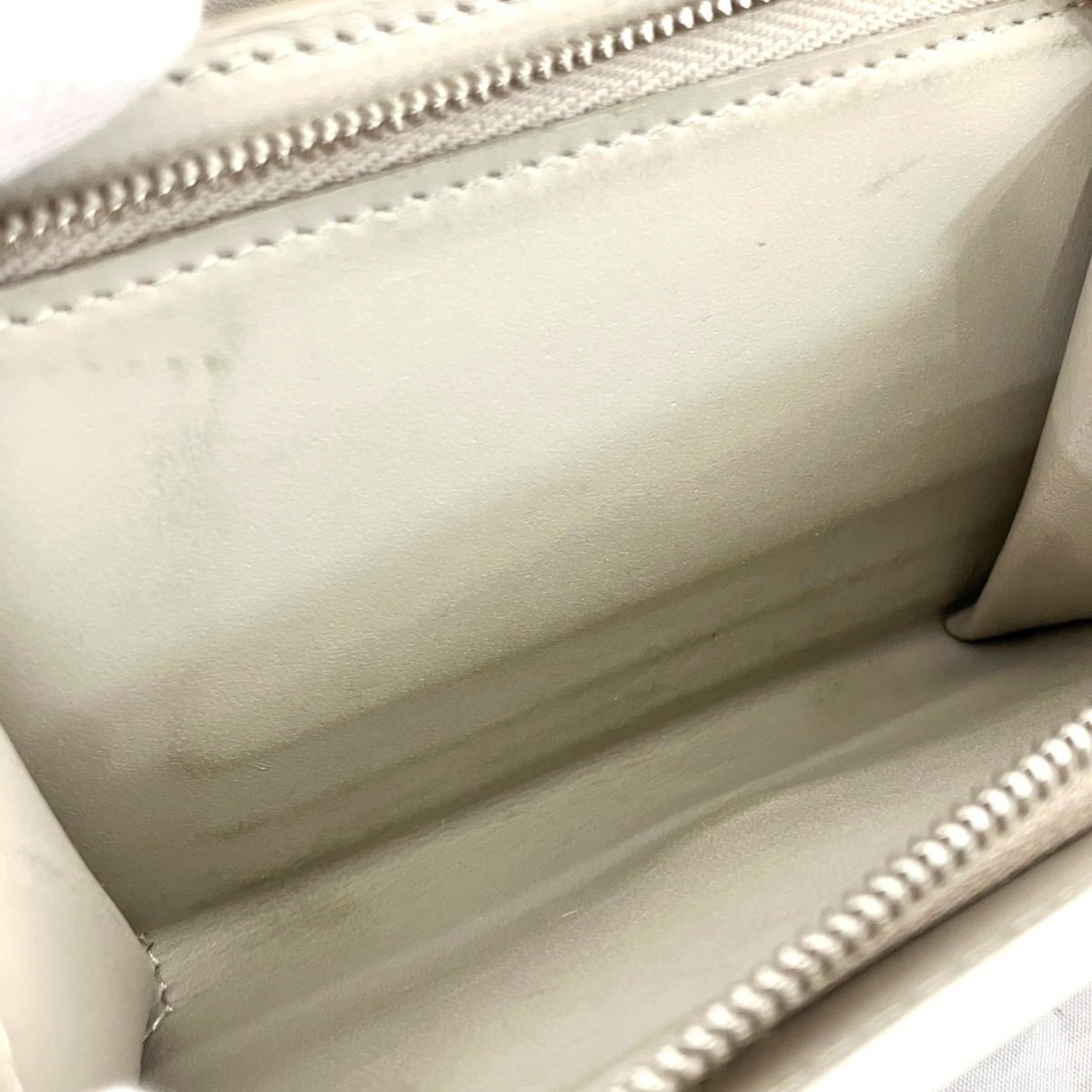 ルイヴィトン マヒナ レザー財布