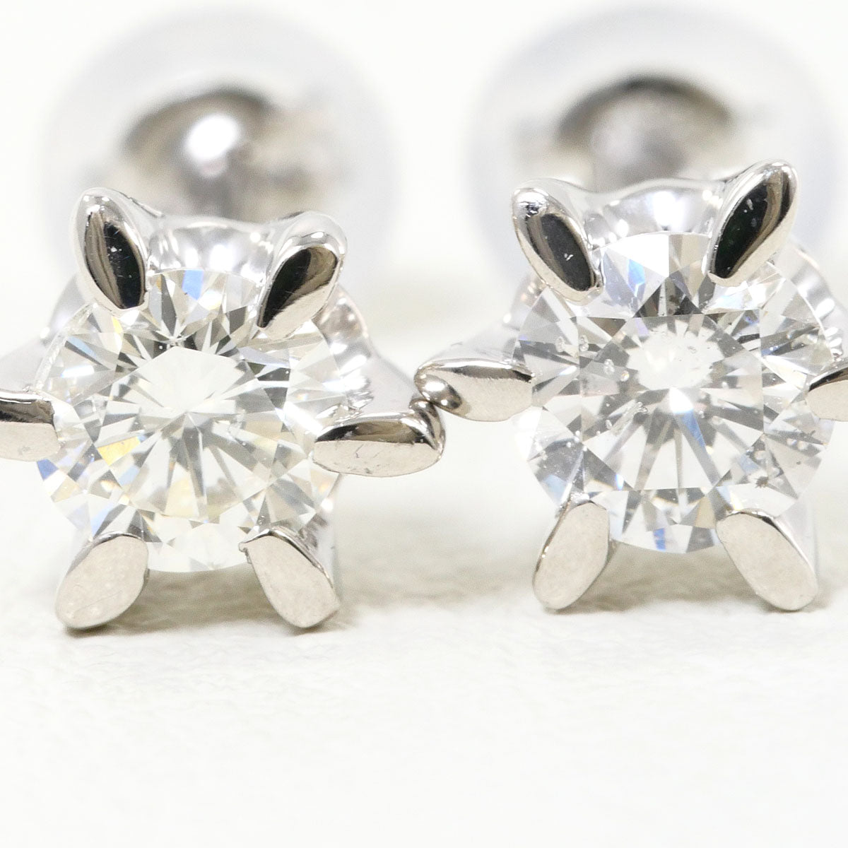 プラチナ ダイヤモンドピアス
