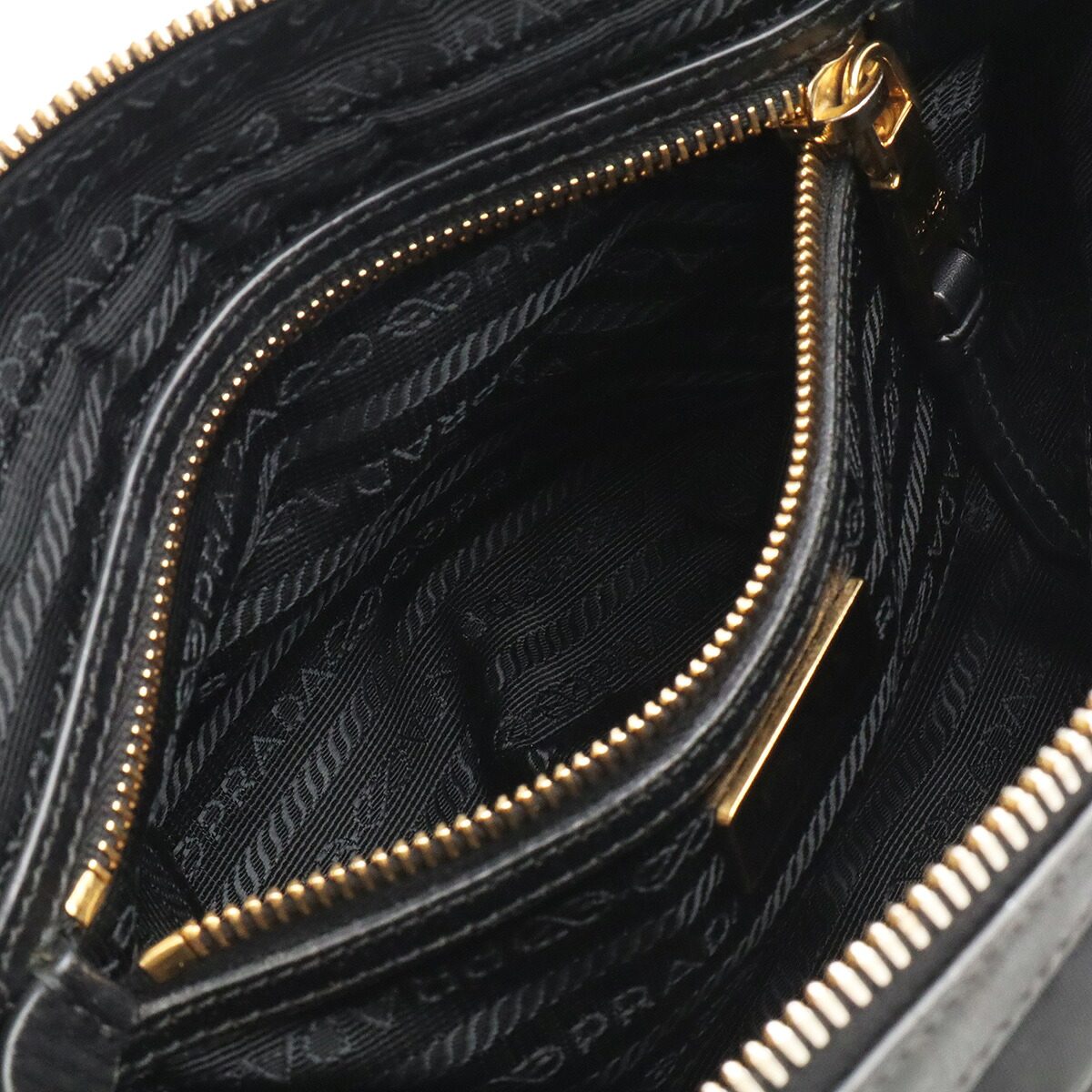 プラダ Re-Nylon ショルダーバッグ
