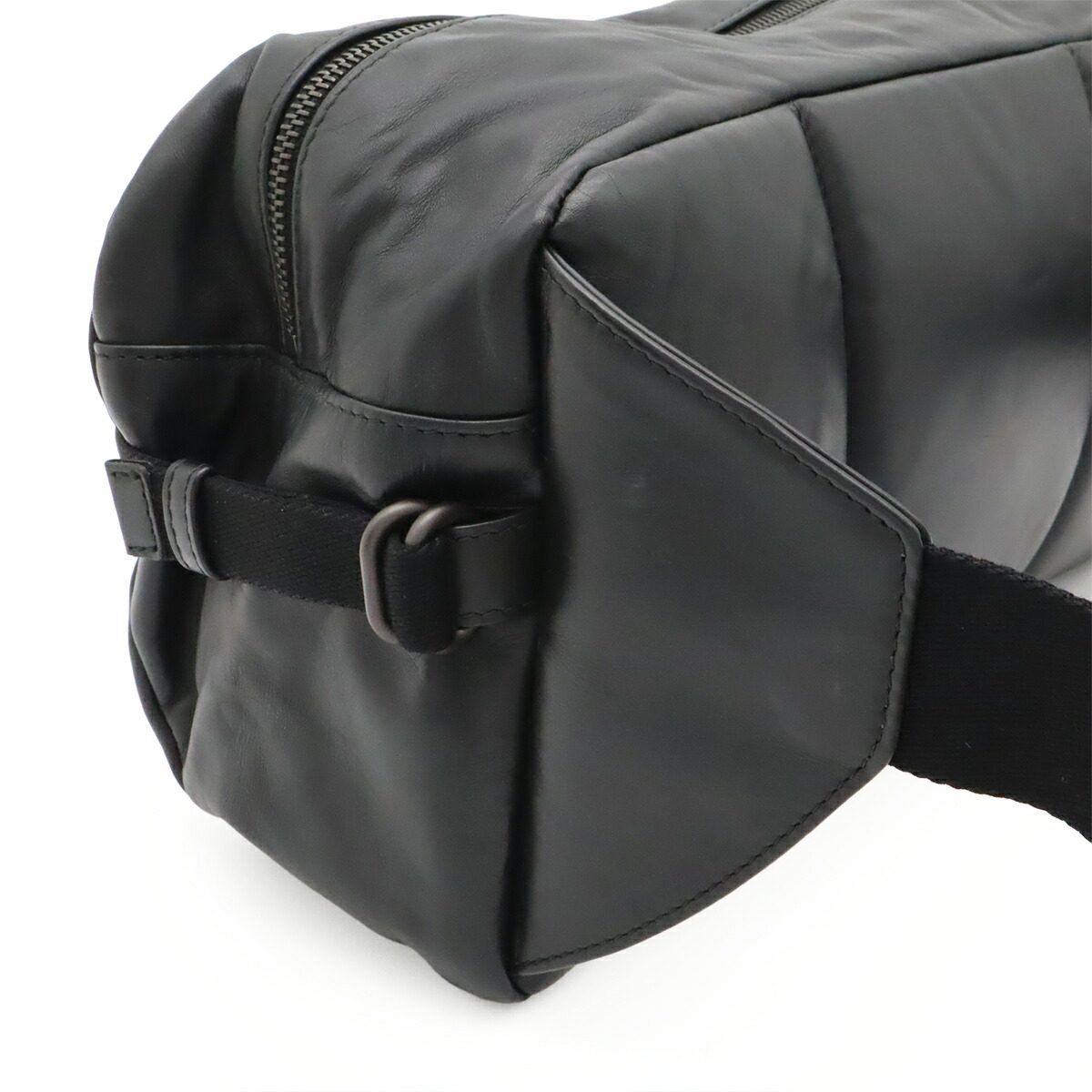 ボッテガヴェネタ イントレチャート レザーウエストバッグ
