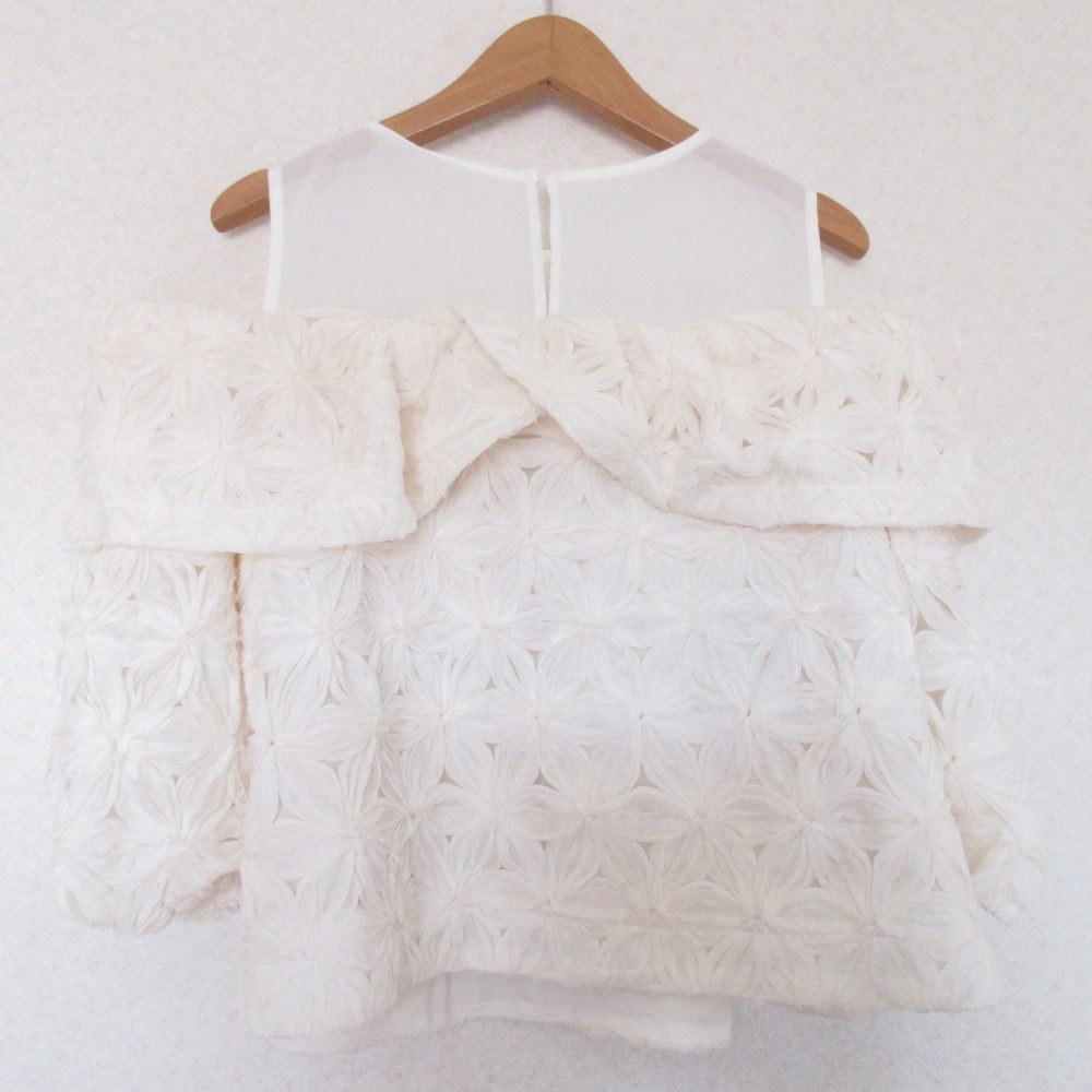 NATURAL BEAUTY BASIC オフショルダー フラワー ブラウス