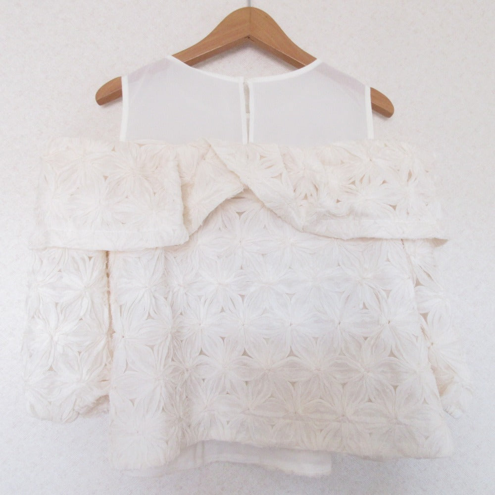 NATURAL BEAUTY BASIC オフショルダー フラワー ブラウス