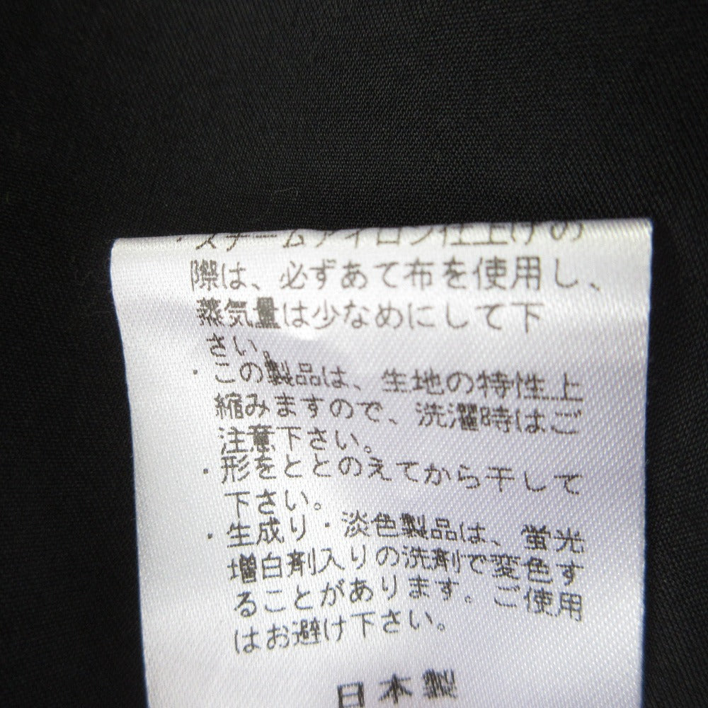 ヨリ サテンバックリボンプルオーバーブラウス