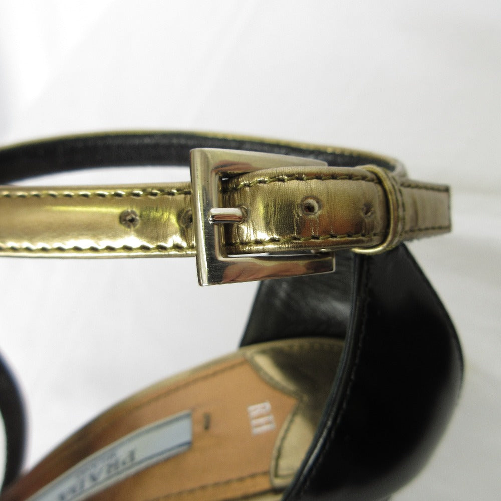 プラダ クロス ストラップ レザー サンダル