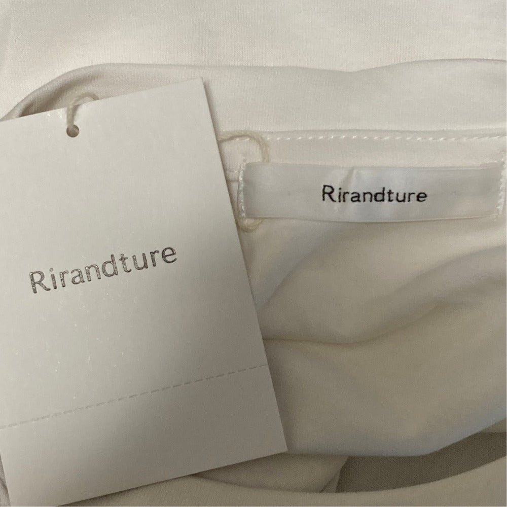 リランドチュール クロップドTシャツ