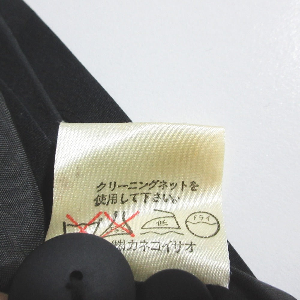 カネコイサオ フリルカラーベルト付きギャザーワンピース