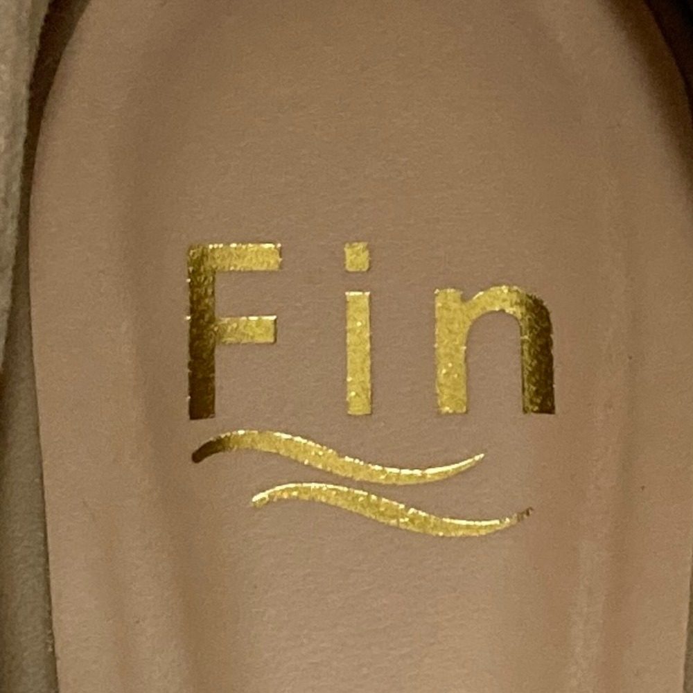 Finスエードフラットサンダル