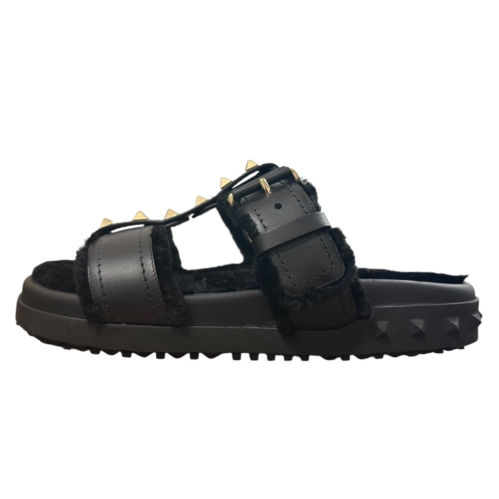 ヴァレンティノガラヴァーニ ロックスタッズ ムートンサンダル