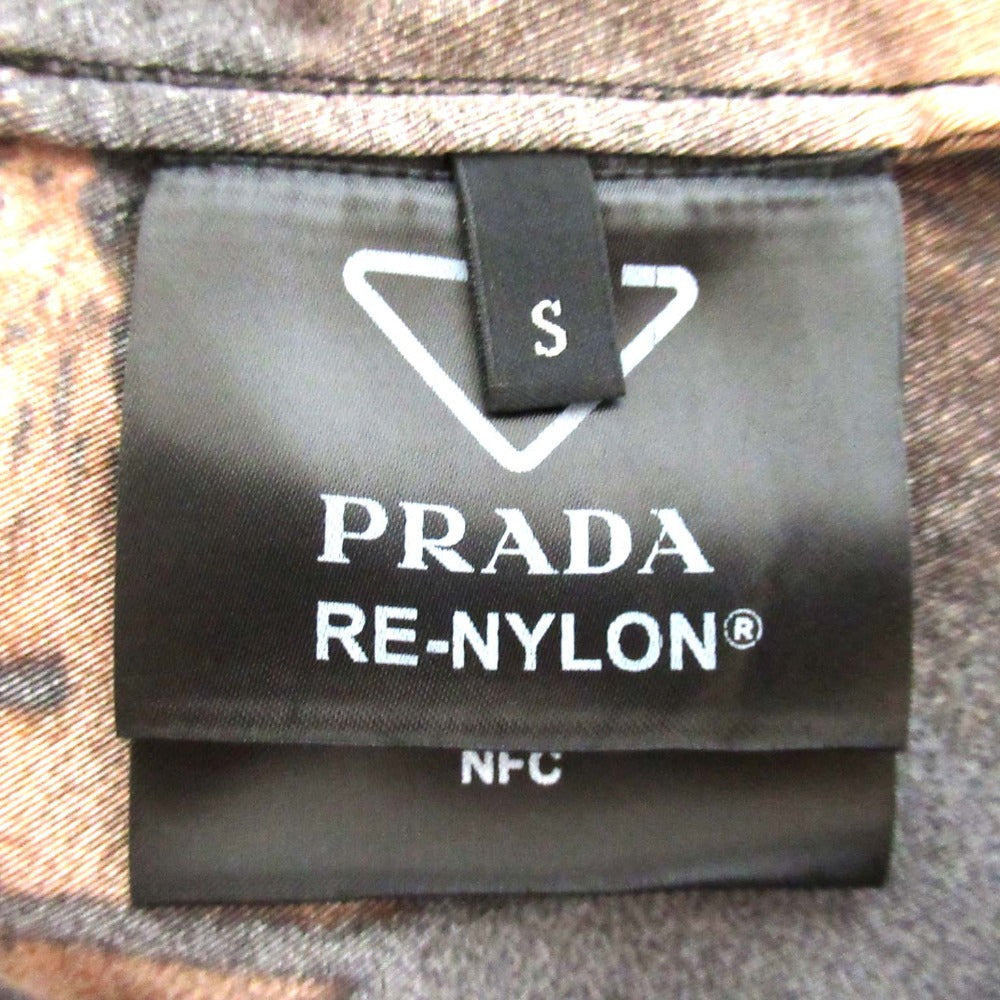 プラダ Re-Nylon 半袖オープンカラーシャツ