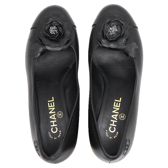 シャネル カメリア マトラッセ レザーパンプス