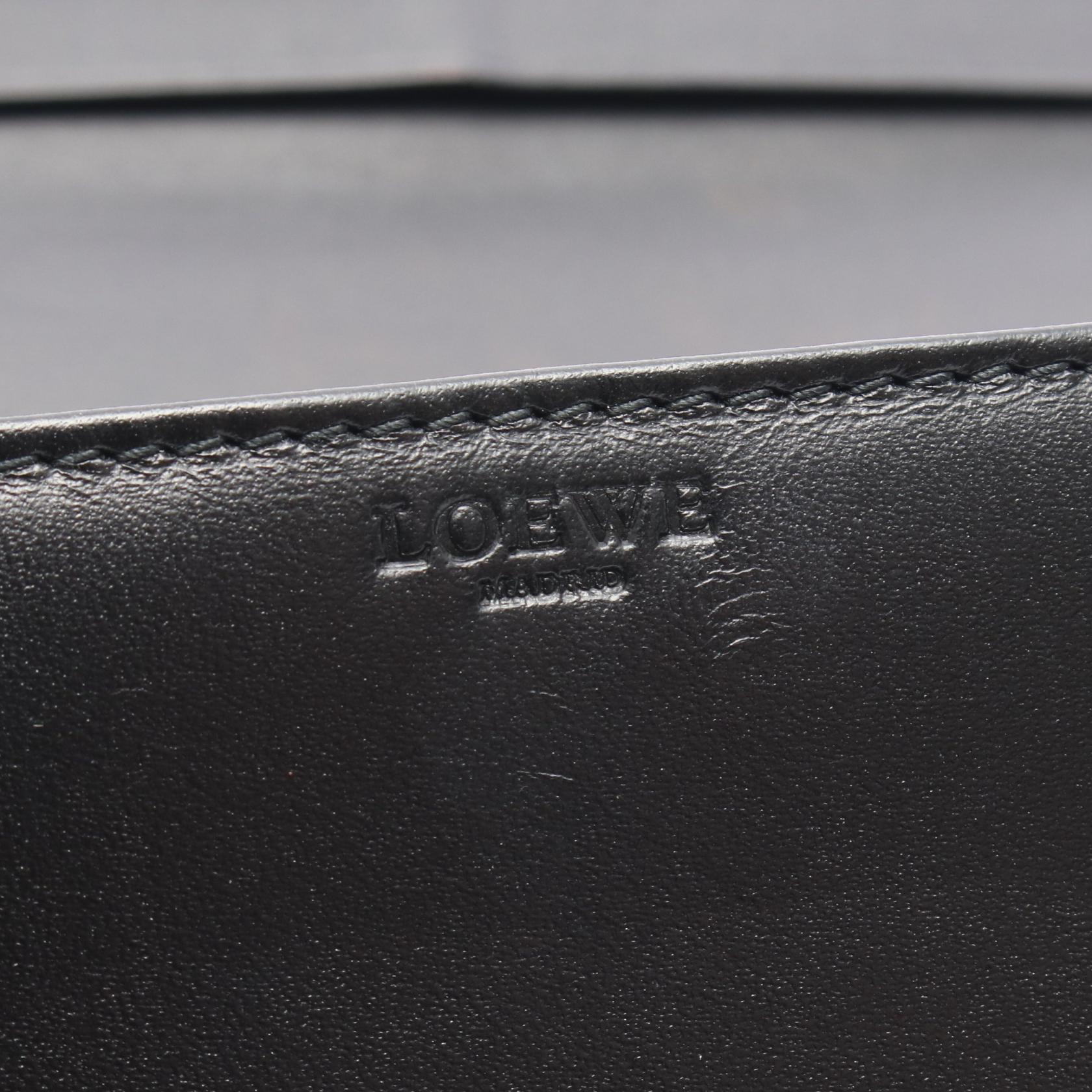 ロエベ アナグラム レザー 二つ折り長財布
